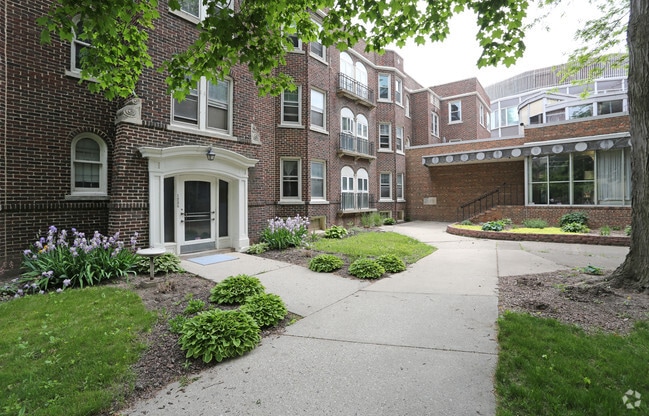 Building Photo - Cass Street Apartments