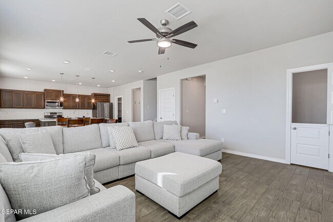 Foto del edificio - 13130 Oakhampton Ave