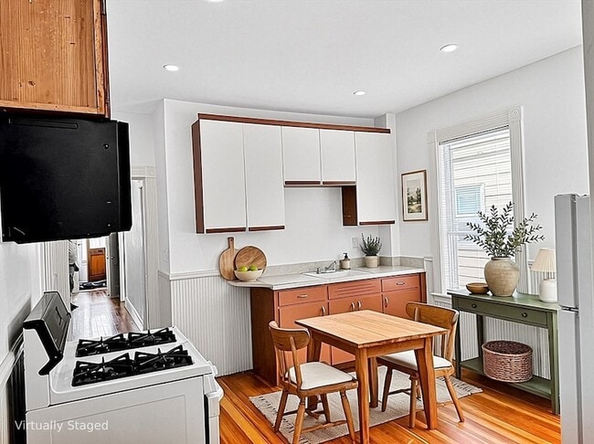 Foto del edificio - 38 Hawthorn Ave