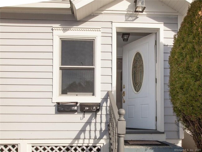 Foto del edificio - 236 Flax Hill Rd
