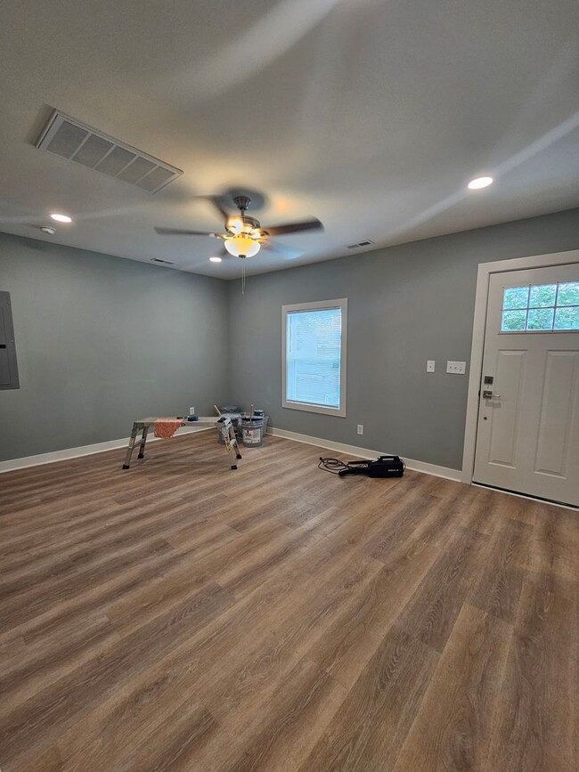 Building Photo - Completely Remodeled 2 bedroom 1 bathroom