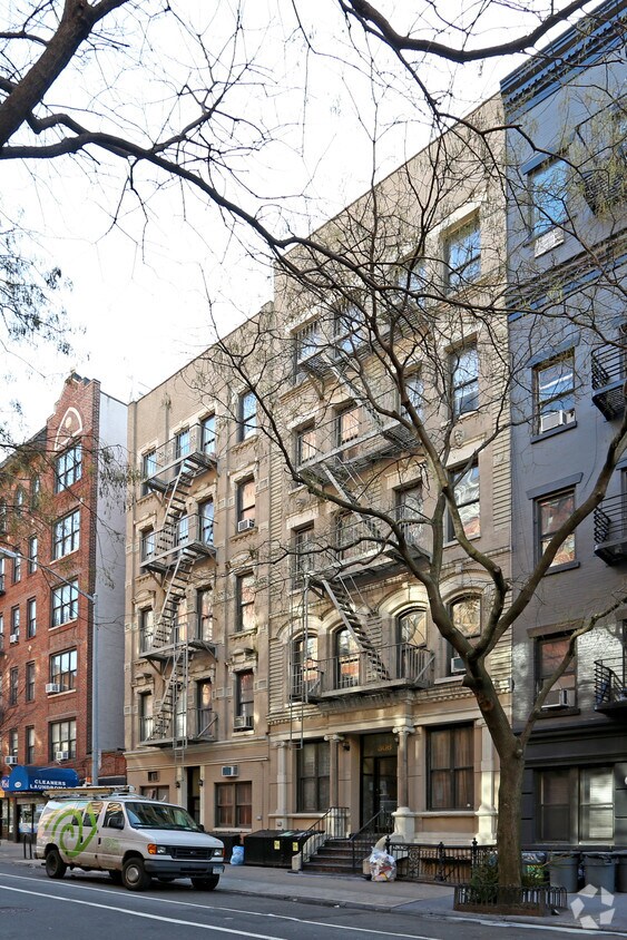 Building Photo - 304 West 21st Street
