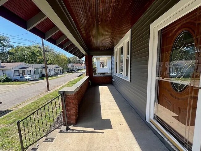 Foto del edificio - 2 Bedroom 1.5 Bath for rent in College Hill!