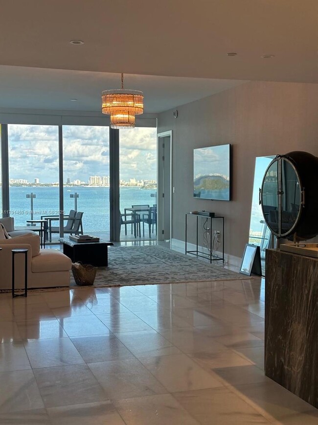 Foto del edificio - 700 NE 26th Terrace