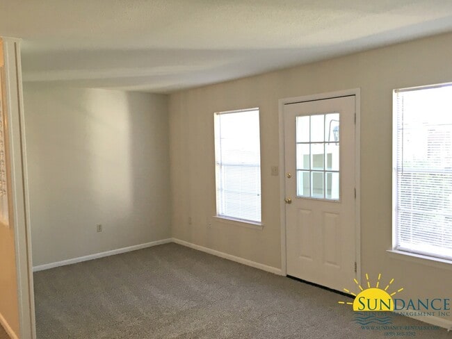 Foto del edificio - Great 3 Bedroom Townhouse in Shalimar