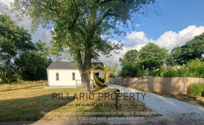 Building Photo - Renovated 2 Bedroom 1 Bathroom in Communit...