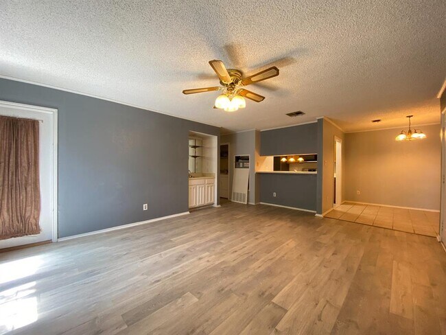 Foto del edificio - 1202 Thorpe Ln