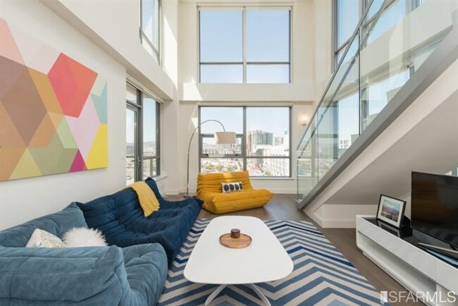 Main living room with double-height ceiling - 435 China Basin St