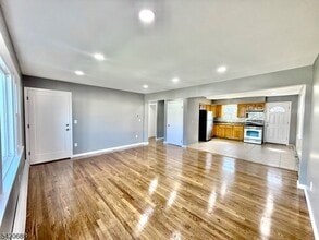 Building Photo - 30 Cottage Pl