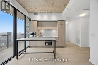 Building Photo - 47 Mutual St