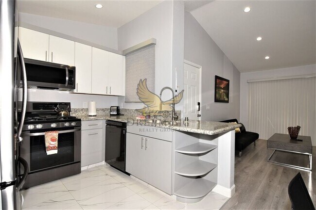 Foto del edificio - 5415 W Harmon Ave