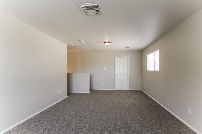 Foto del edificio - 4314 Amaryllis Ave