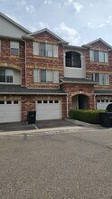 Building Photo - 8972 Fox Dr