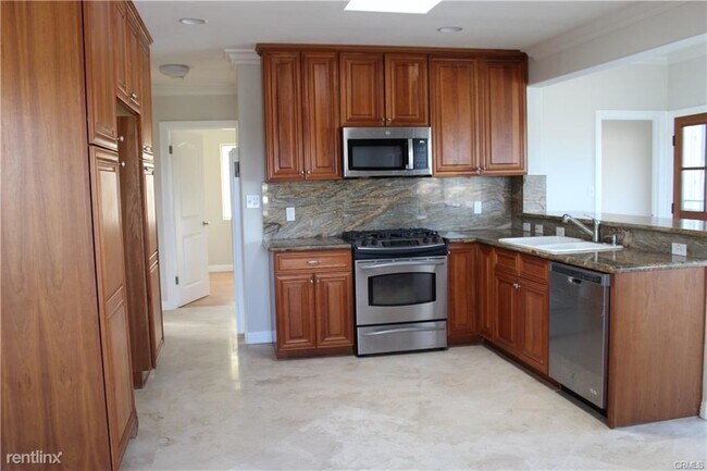 Building Photo - 3 br, 1.5 bath House - 500 N Irena Ave