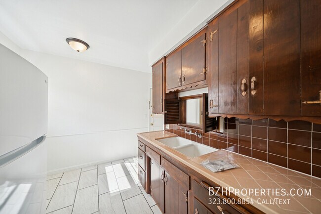 Foto del edificio - 5319 Vantage Ave