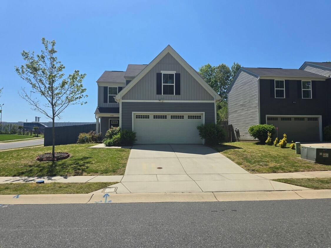 Primary Photo - Beautiful Home Available for Rent in Charl...