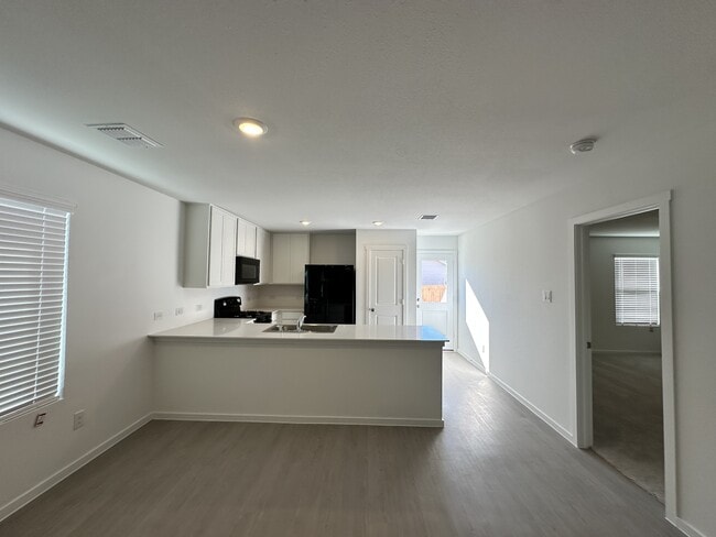 Foto del edificio - 1034 Raintree Rd