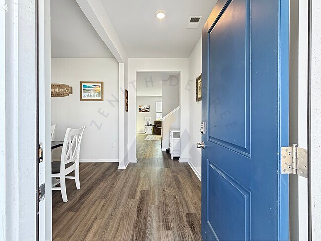 Building Photo - 319 Sanctuary Dr