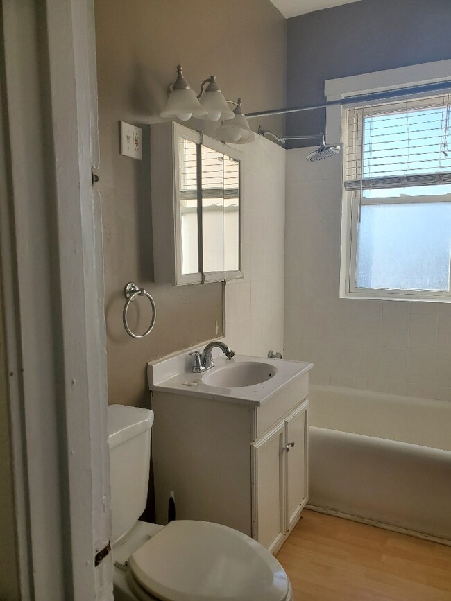 Foto del edificio - 3303 W Potomac Ave