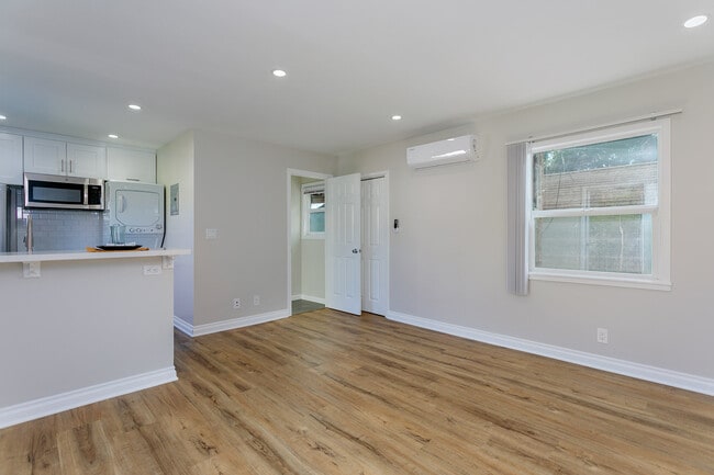 Building Photo - 220 W Lime Ave