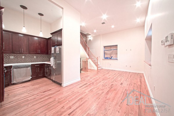 Primary Photo - 174 Hoyt St
