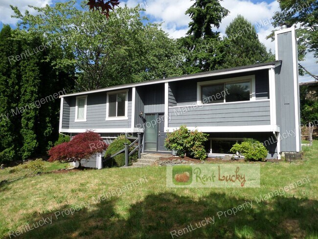 Building Photo - Wonderful & Updated 3-Bedroom Home w/Custom Chicken Coop in Redmond FOR RENT!!