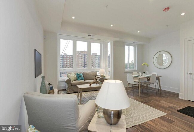 Foto del edificio - 904 H St NE