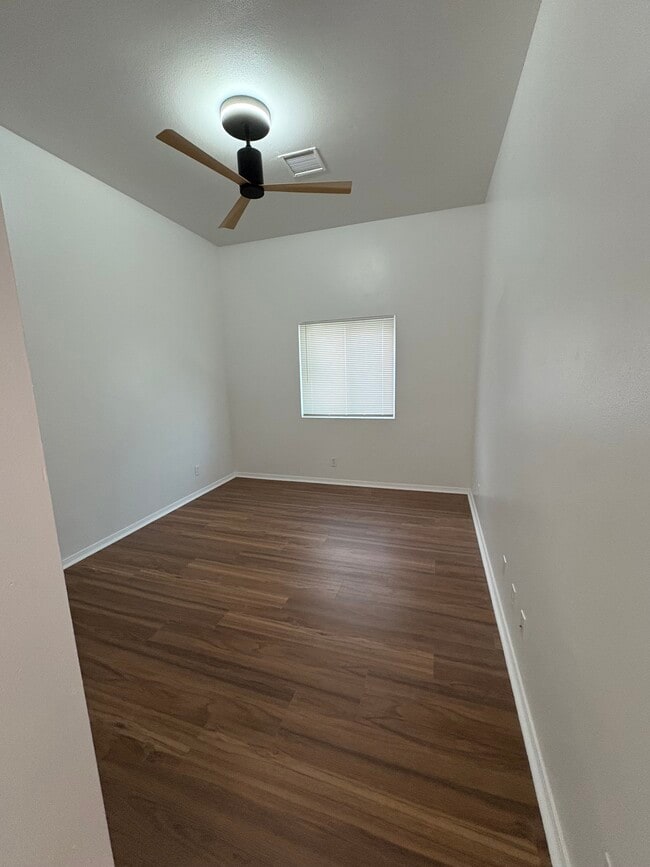 Foto del edificio - 6446 Palm View Ave