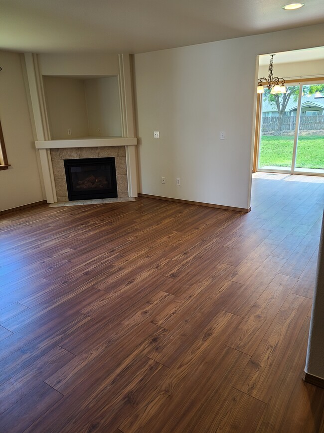 Fotografía del edificio - 246 163rd St S