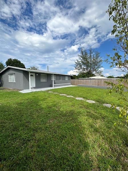 Foto principal - 1412 NW 19th Ave