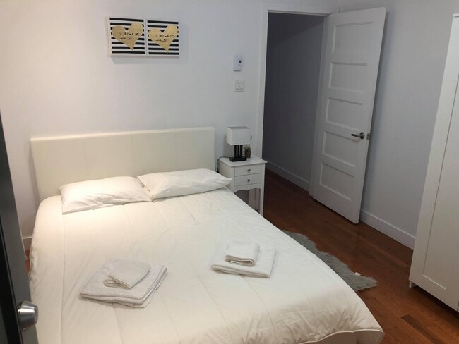 Building Photo - 3710 Av Coloniale