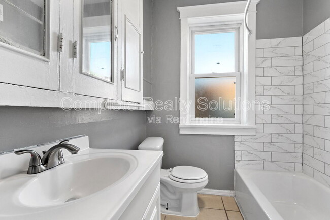 Building Photo - 3248 Delor St