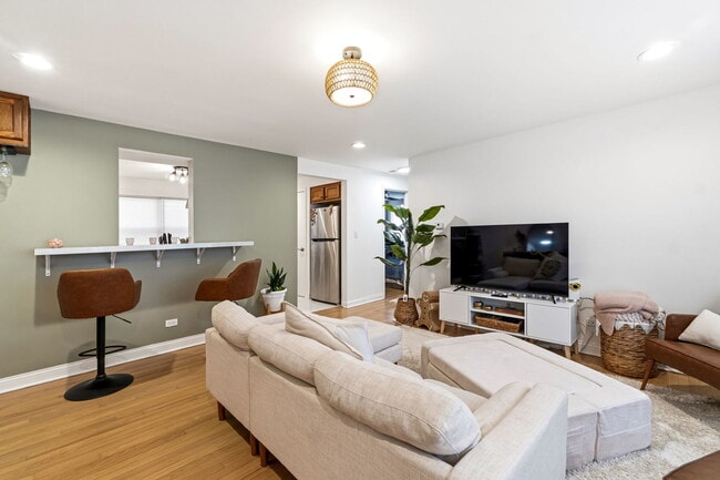 Foto del edificio - 5241 N Reserve Ave