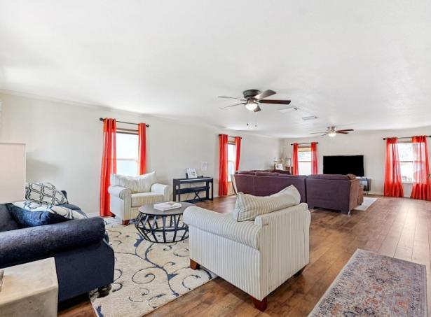 Foto del edificio - 12925 Keefer Ct