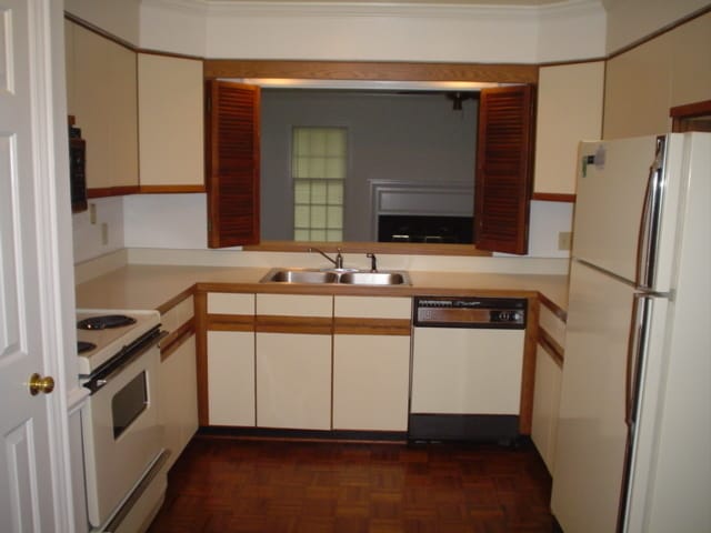 Building Photo - Convenient Location!! Spacious Bedrooms! S...