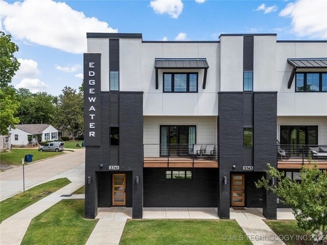 Building Photo - 3741 Riverside Dr