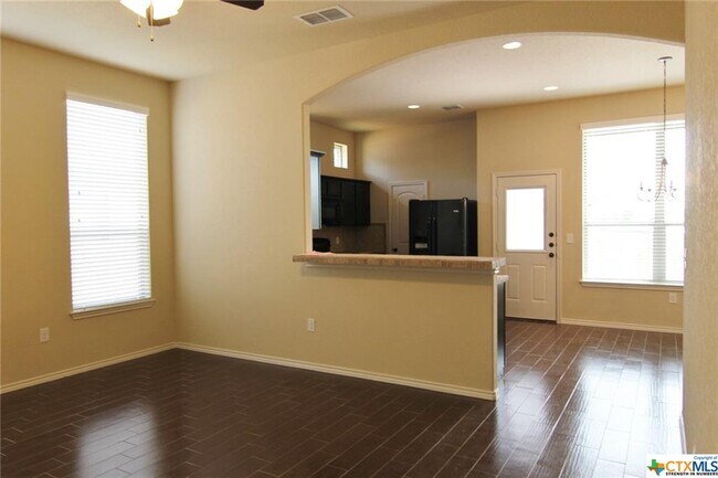 Foto del edificio - 622 Creekside Cir