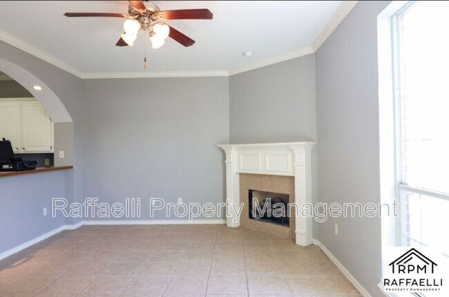 Building Photo - 6 Fernwood Dr