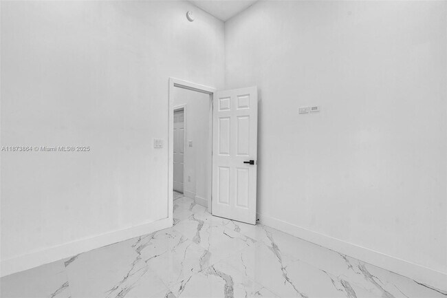 Foto del edificio - 5850 NE 3rd Ave