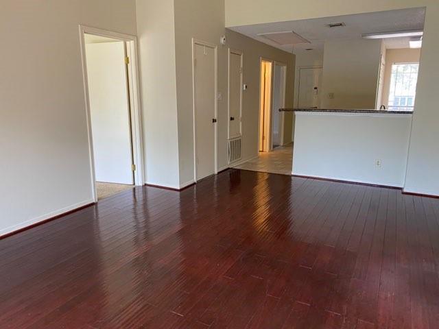 Foto del edificio - 8467 Sands Point Dr