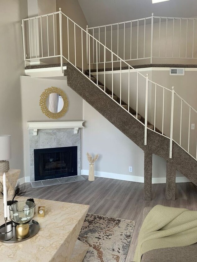 Two Bedroom Apartment with Living Area Loft Available! - Two Bedroom Apartment with Living Area Loft Available!