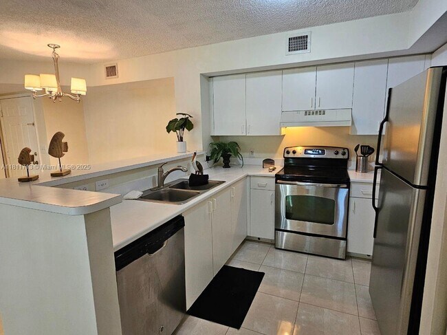 Foto del edificio - 111 Yacht Club Way