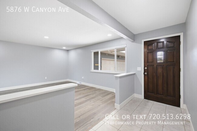 Foto del edificio - 5876 W Canyon Ave