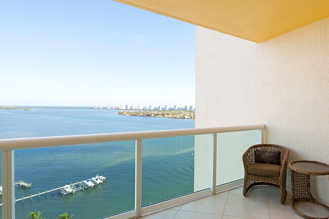 Building Photo - 2650 Lake Shore Dr