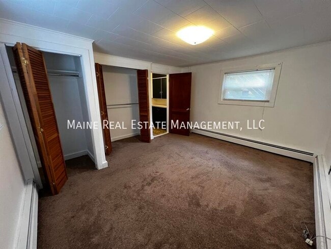 Building Photo - 261 Birch St