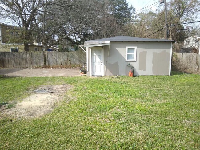 Building Photo - 1216 3rd Ave N