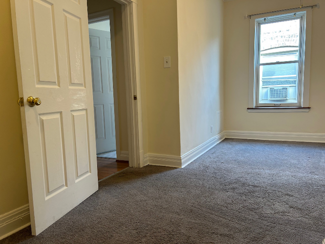 Building Photo - 5464 S Cornell Ave