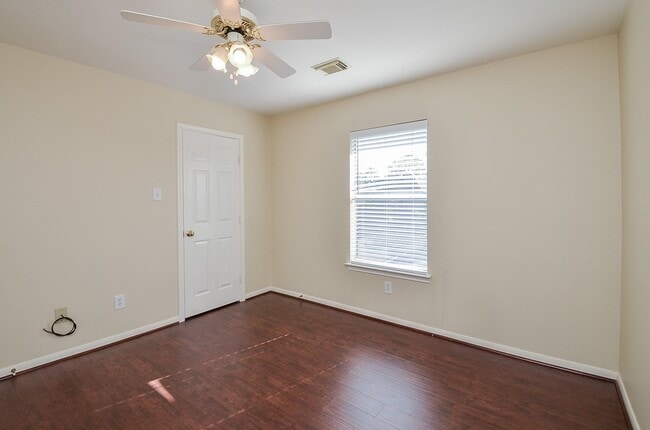 Building Photo - 20735 Fawnbrook Ct