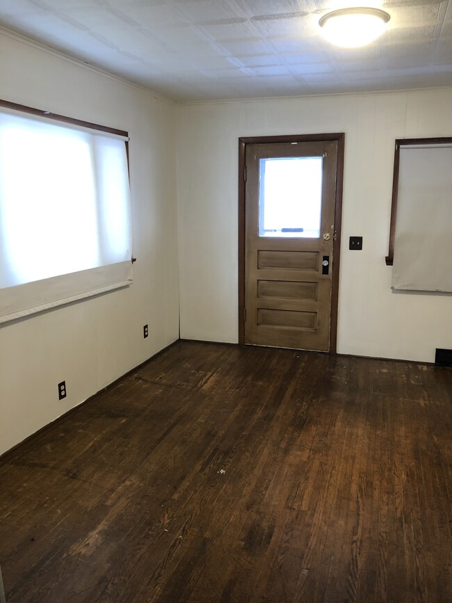 Building Photo - 448 Glide St