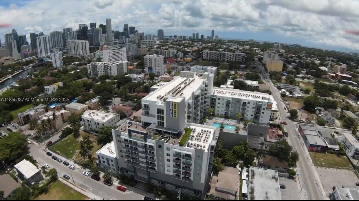 Foto principal - 729 NW 2nd St
